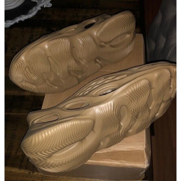 NIB ADIDAS MEN'S YEEZY FOAM RUNNER DESERT SAND SIZE 9 STYLE GW3354 SOLD OUT! - Picture 9 of 13